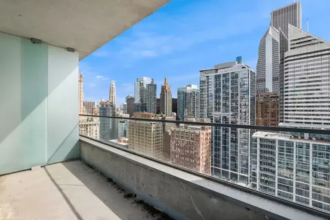 Exterior - 8 E Randolph St #2703, Chicago, IL 60601 photo 1 of 2