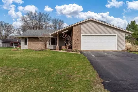 605 Valley Forge Trl, Rockton, IL 61072