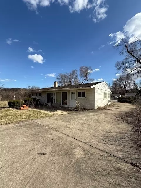 326 Edgewood Dr, Wheeling, IL 60090 photo 4