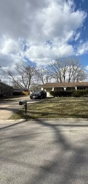 326 Edgewood Dr, Wheeling, IL 60090