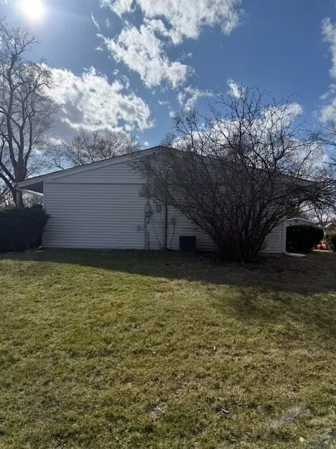 326 Edgewood Dr, Wheeling, IL 60090 photo 7