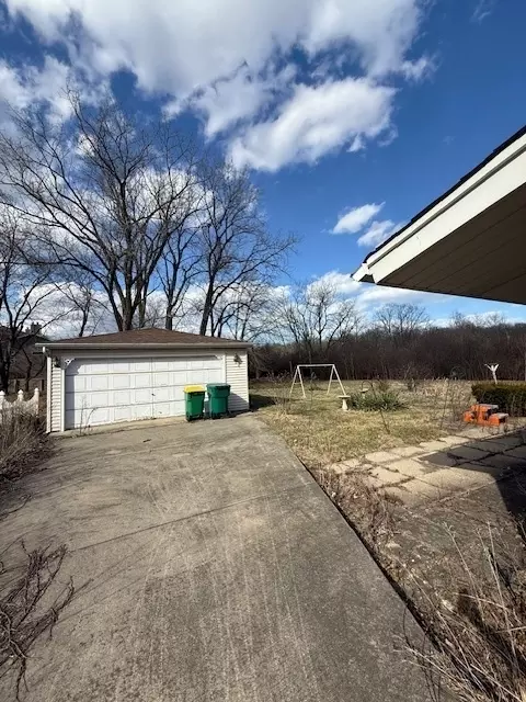 326 Edgewood Dr, Wheeling, IL 60090 photo 3