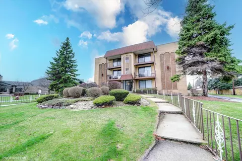 4702 N Austin Ave #303, Chicago, IL 60630