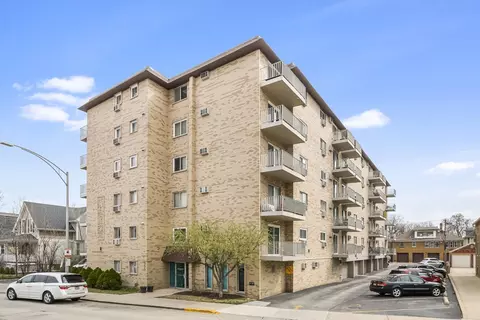 300 Circle Ave #6B, Forest Park, IL 60130