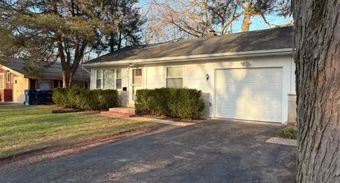 909 Midway Rd, Northbrook, IL 60062