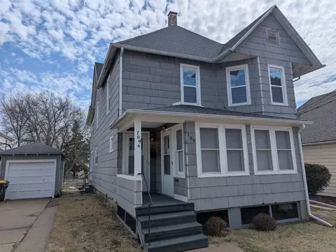 709 S Locust Ave, Freeport, IL 61032