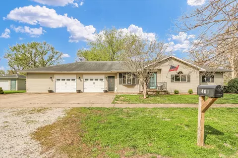 401 Colburn St, Ivesdale, IL 61851