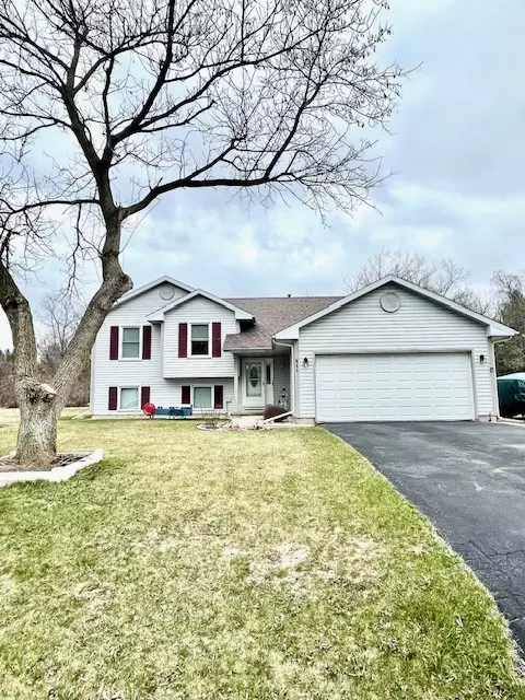 211 Picadilly Dr, Poplar Grove, IL 61065