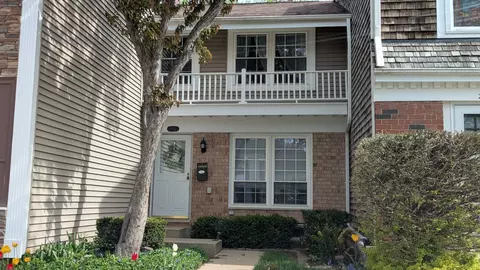 2062 Danbury Pl, Hoffman Estates, IL 60169 photo 2