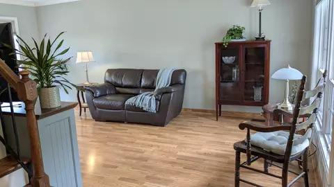 2062 Danbury Pl, Hoffman Estates, IL 60169 photo 3