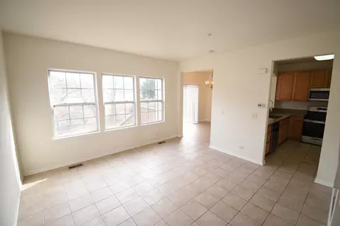 1825 Kelberg Ave, Hoffman Estates, IL 60192 photo 2