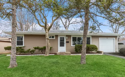 250 Normandy Ln, Grayslake, IL 60030