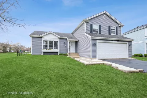 1024 Woodbridge Dr, Cary, IL 60013