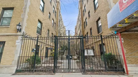 636 W Waveland Ave #4E, Chicago, IL 60613