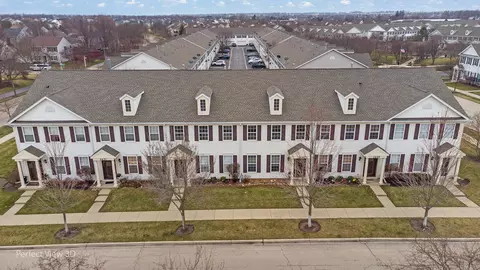 2649 Hillsboro Blvd, Aurora, IL 60503