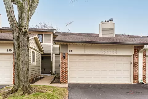 831 Swallow St, Deerfield, IL 60015