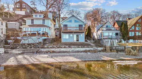 105 Hillside Ct, Fox Lake, IL 60020