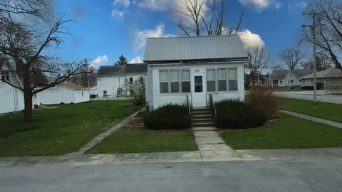 224 W Koplin Ave, Cissna Park, IL 60924