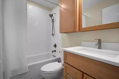 Bath - 1420 Hanson Dr, Normal, IL 61761 photo 2 of 2