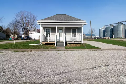 104 S Main St, Arrowsmith, IL 61722