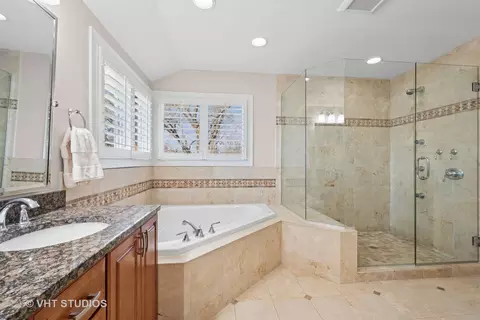 Bath - 2139 Center Ave, Northbrook, IL 60062 photo 3 of 6