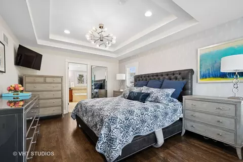 Bedroom - 2139 Center Ave, Northbrook, IL 60062 photo 2 of 4