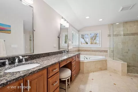 Bath - 2139 Center Ave, Northbrook, IL 60062 photo 2 of 6