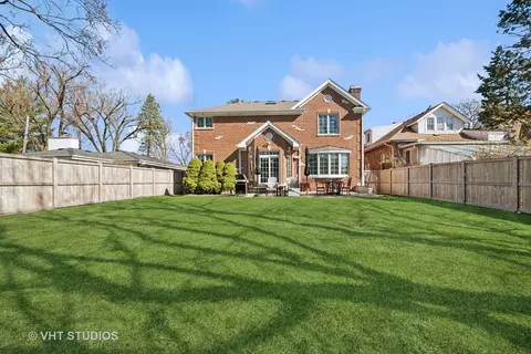 Exterior - 2139 Center Ave, Northbrook, IL 60062 photo 3 of 4