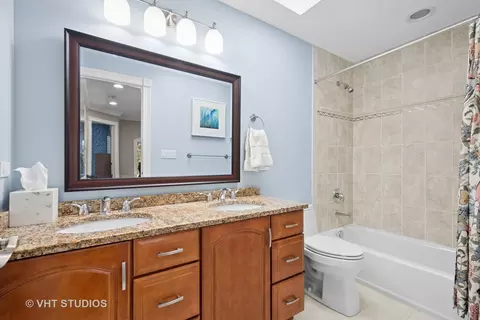 Bath - 2139 Center Ave, Northbrook, IL 60062 photo 5 of 6
