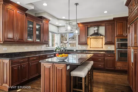 Kitchen - 2139 Center Ave, Northbrook, IL 60062 photo 1 of 3