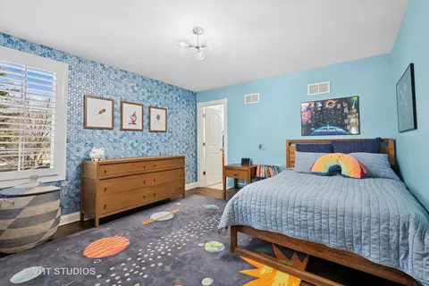Bedroom - 2139 Center Ave, Northbrook, IL 60062 photo 3 of 4