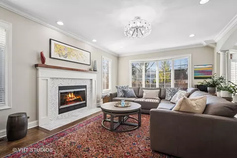 Living - 2139 Center Ave, Northbrook, IL 60062 photo 2 of 2