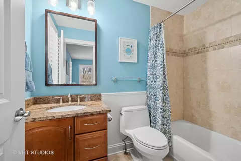 Bath - 2139 Center Ave, Northbrook, IL 60062 photo 4 of 6