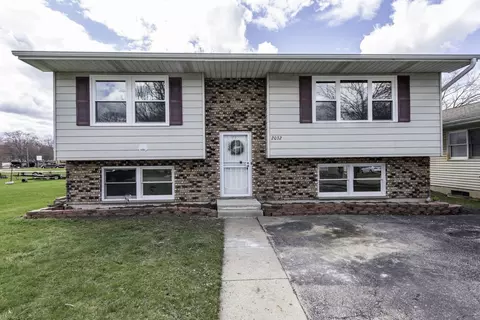 2032 Gabriel Ave, Zion, IL 60099