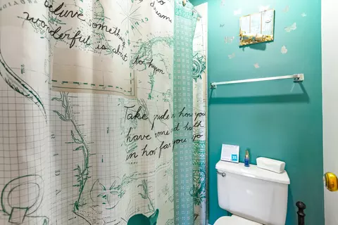 Bath - 4 Creekside Cir #D, Elgin, IL 60123 photo 2 of 3