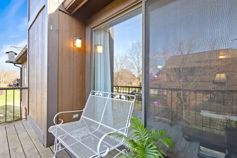 Exterior - 4 Creekside Cir #D, Elgin, IL 60123 photo 3 of 3