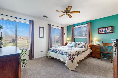 Bedroom - 4 Creekside Cir #D, Elgin, IL 60123 photo 1 of 6