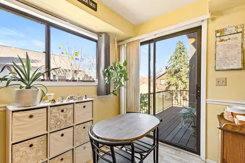 Dining - 4 Creekside Cir #D, Elgin, IL 60123 photo 1 of 2