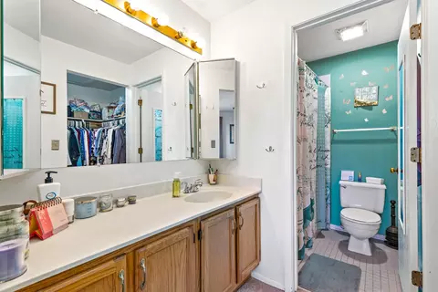 Bath - 4 Creekside Cir #D, Elgin, IL 60123 photo 1 of 3