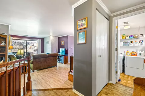 Entry Way - 4 Creekside Cir #D, Elgin, IL 60123 photo 2 of 3
