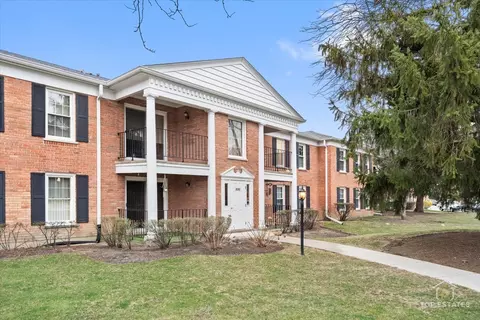 550 Shorely Dr #102, Barrington, IL 60010