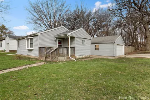 702 Oriole Trl, Mchenry, IL 60051