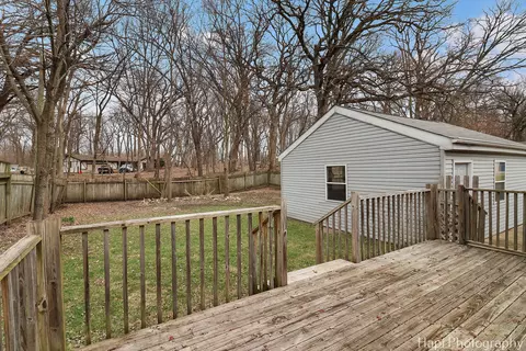 Exterior - 702 Oriole Trl, Mchenry, IL 60051 photo 2 of 3