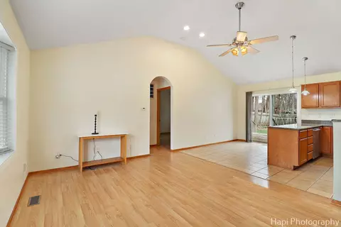 Living - 702 Oriole Trl, Mchenry, IL 60051 photo 4 of 6