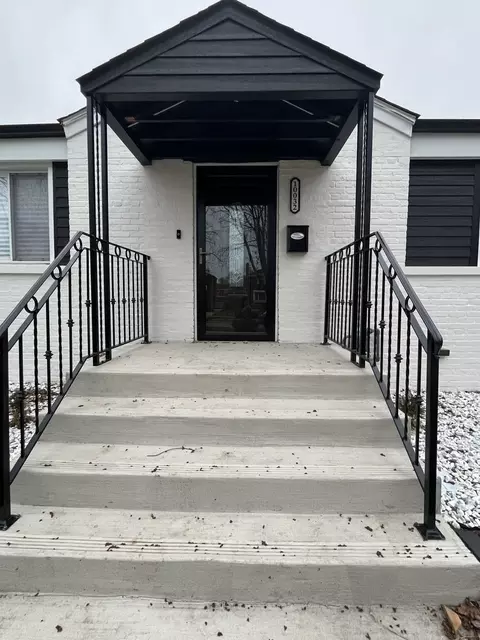 10032 S Paxton Ave, Chicago, IL 60617