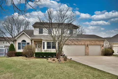 127 N Sherwood Cir, Bloomingdale, IL 60108