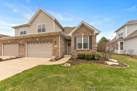 2793 Nicole Cir, Aurora, IL 60502