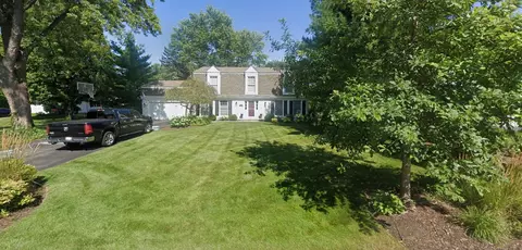 630 Ridgewood Ln, Libertyville, IL 60048