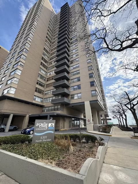6301 N Sheridan Rd #16N, Chicago, IL 60660