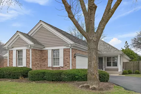 404 Park Barrington Dr, Barrington, IL 60010